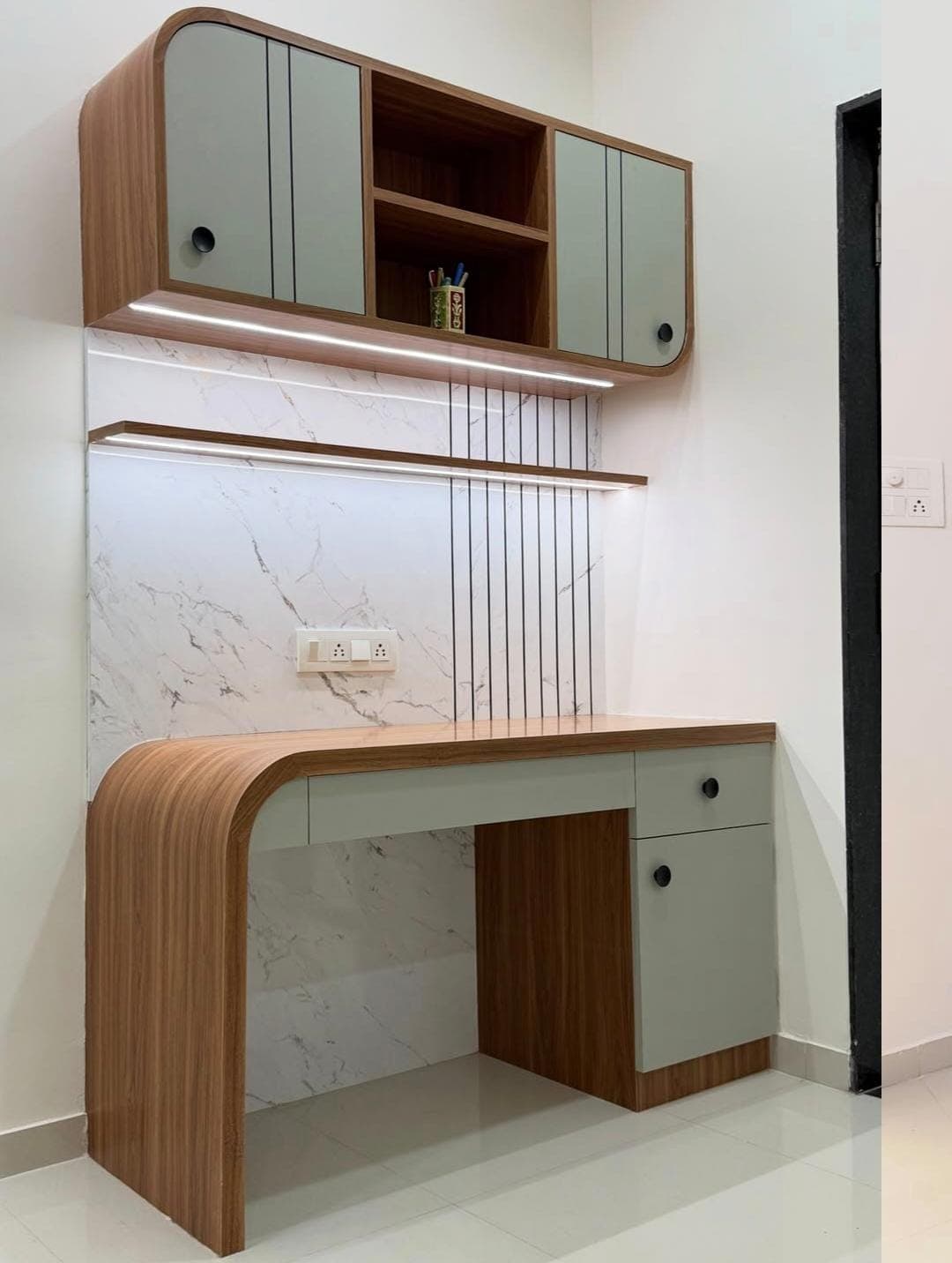 Designer Table - image 1